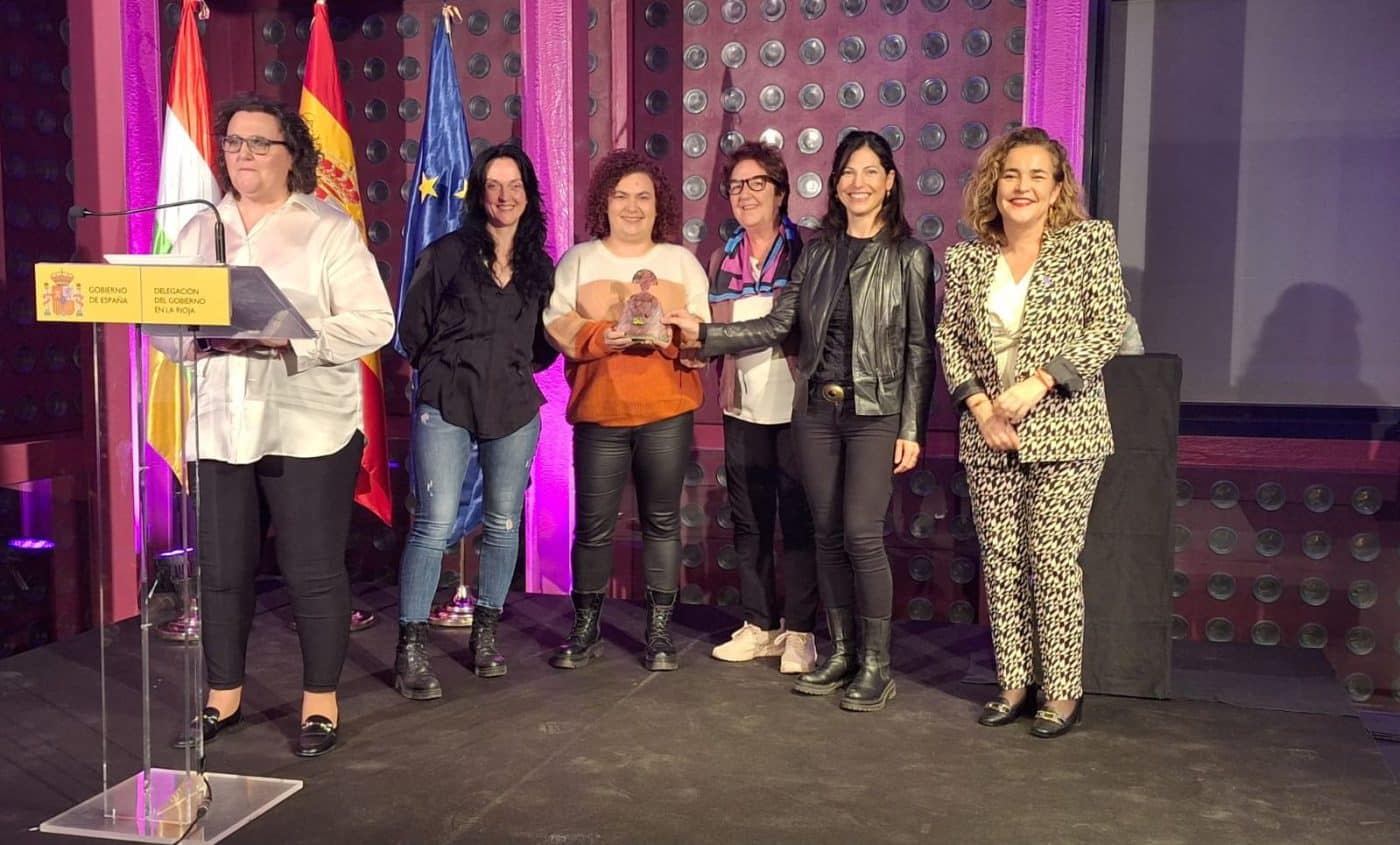 La periodista calceatense Ángeles Espinosa recibe el premio Meninas 2023 2