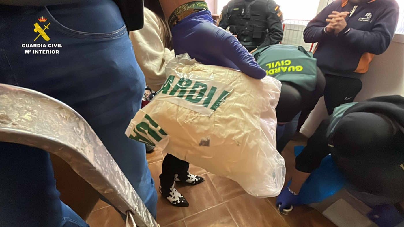 Desmantelado por la Guardia Civil un servicio de 'telecoca' en Rincón de Soto 2 Desmantelado por la Guardia Civil un servicio de 'telecoca' en Rincón de Soto 2