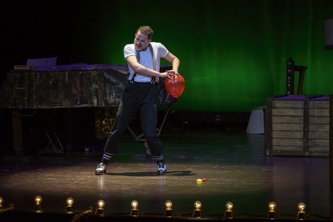 El clown musical de Zenón Recalde entretiene al Bretón en el ecuador del Garnacha de Rioja 1 El clown musical de Zenón Recalde entretiene al Bretón en el ecuador del Garnacha de Rioja 1