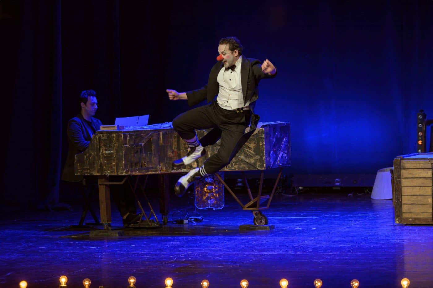 El clown musical de Zenón Recalde entretiene al Bretón en el ecuador del Garnacha de Rioja 2 El clown musical de Zenón Recalde entretiene al Bretón en el ecuador del Garnacha de Rioja 2