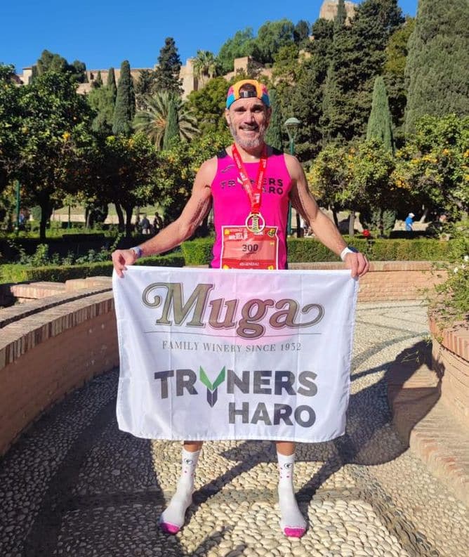 La dedicatoria más especial de Luis de la Fuente y Luis Nogueira en el Maratón de Málaga 1