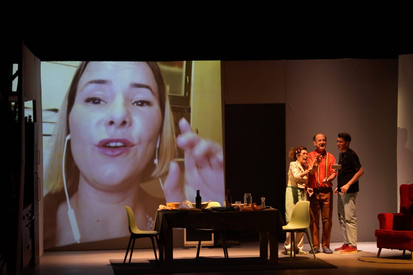 Un Bretón abarrotado cae rendido ante 'Redada familiar', una obra tan tramposa como inteligente 1 Un Bretón abarrotado cae rendido ante 'Redada familiar', una obra tan tramposa como inteligente 1