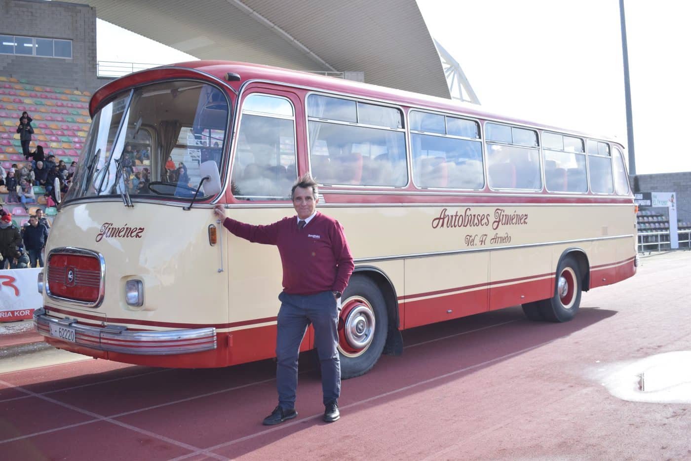 FOTOS: Los Reyes Magos llegan a Haro en un autobús de los años 60 28 FOTOS: Los Reyes Magos llegan a Haro en un autobús de los años 60 28