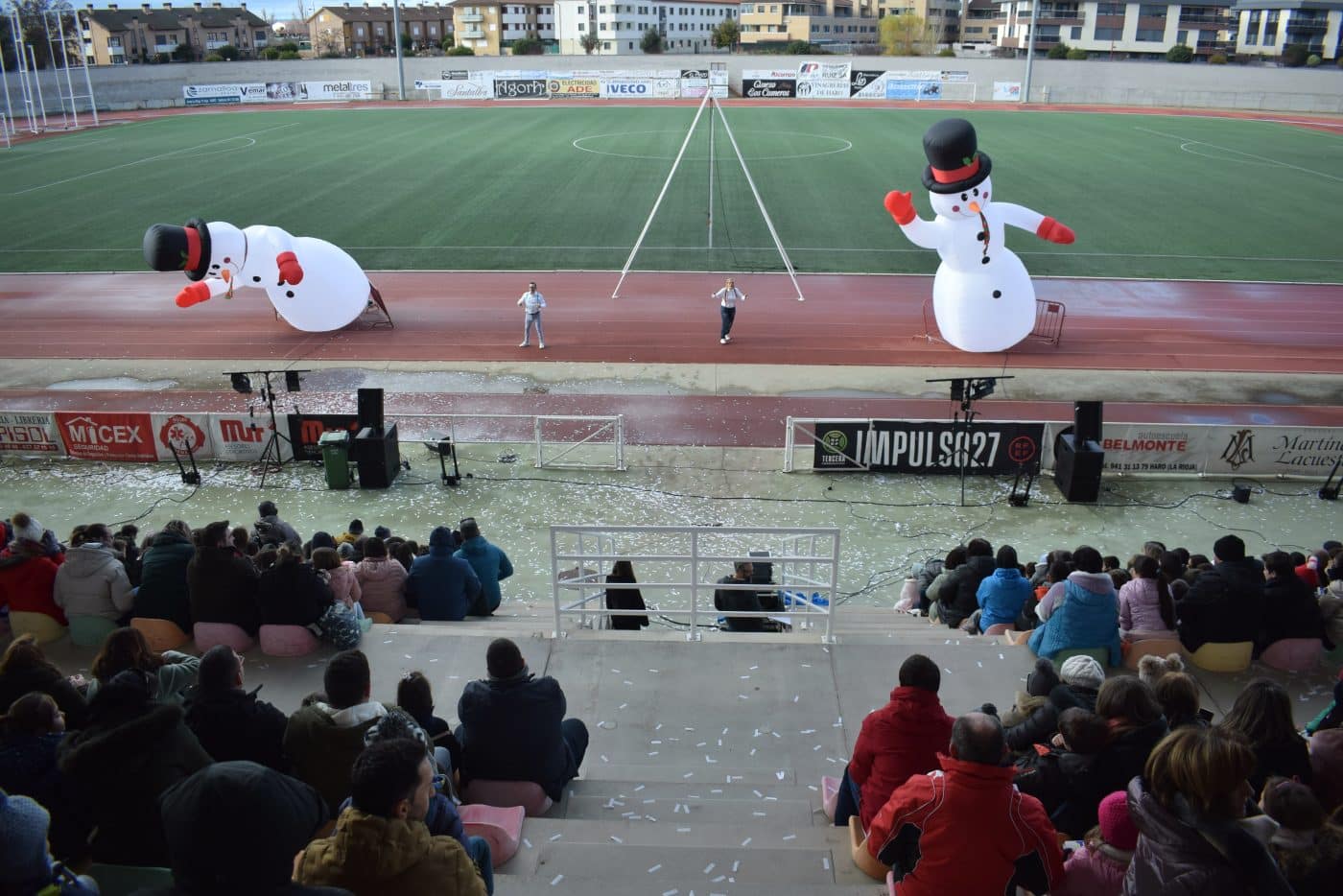 FOTOS: Los Reyes Magos llegan a Haro en un autobús de los años 60 22 FOTOS: Los Reyes Magos llegan a Haro en un autobús de los años 60 22