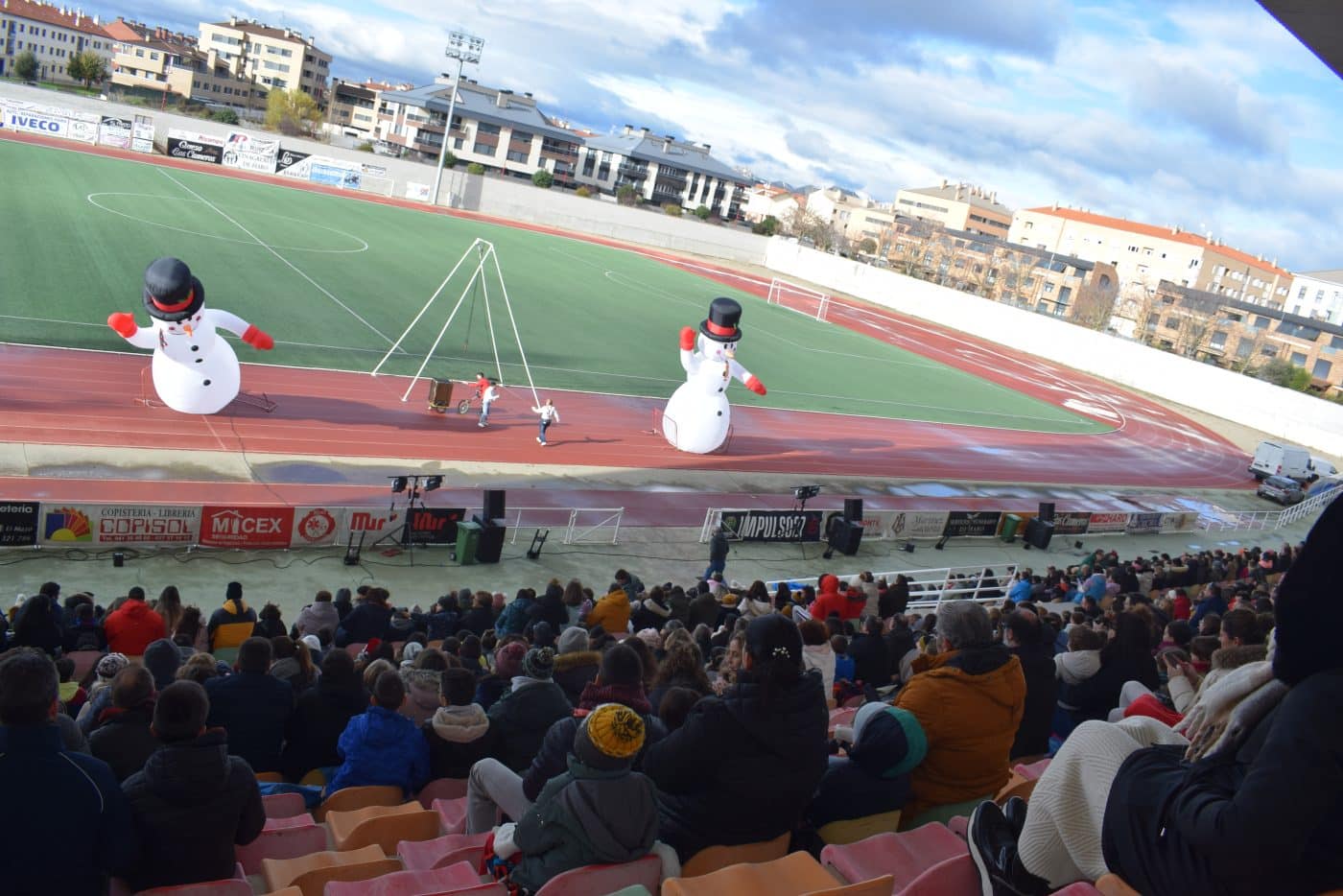 FOTOS: Los Reyes Magos llegan a Haro en un autobús de los años 60 19 FOTOS: Los Reyes Magos llegan a Haro en un autobús de los años 60 19
