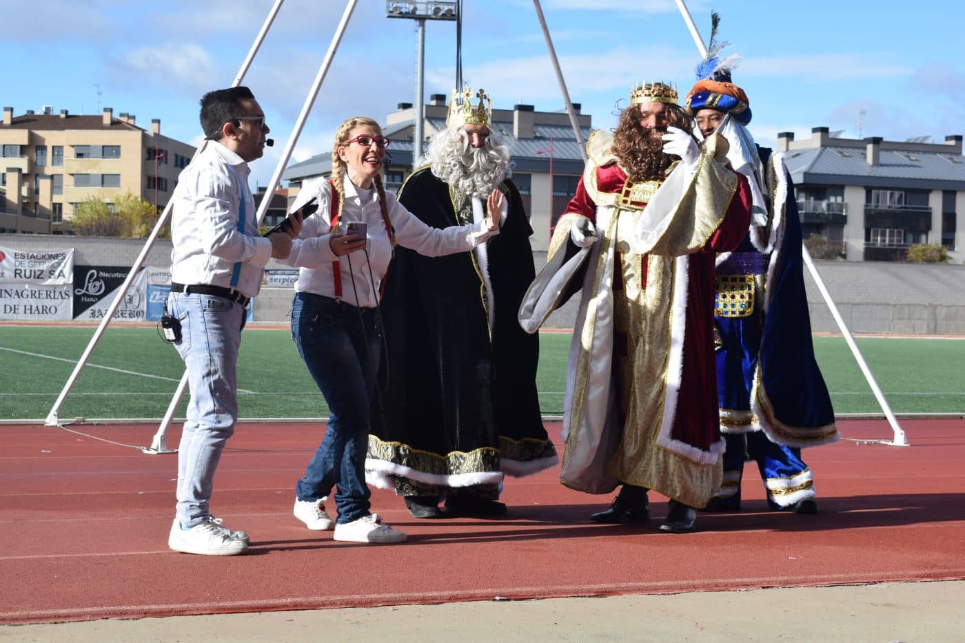FOTOS: Los Reyes Magos llegan a Haro en un autobús de los años 60 30 FOTOS: Los Reyes Magos llegan a Haro en un autobús de los años 60 30