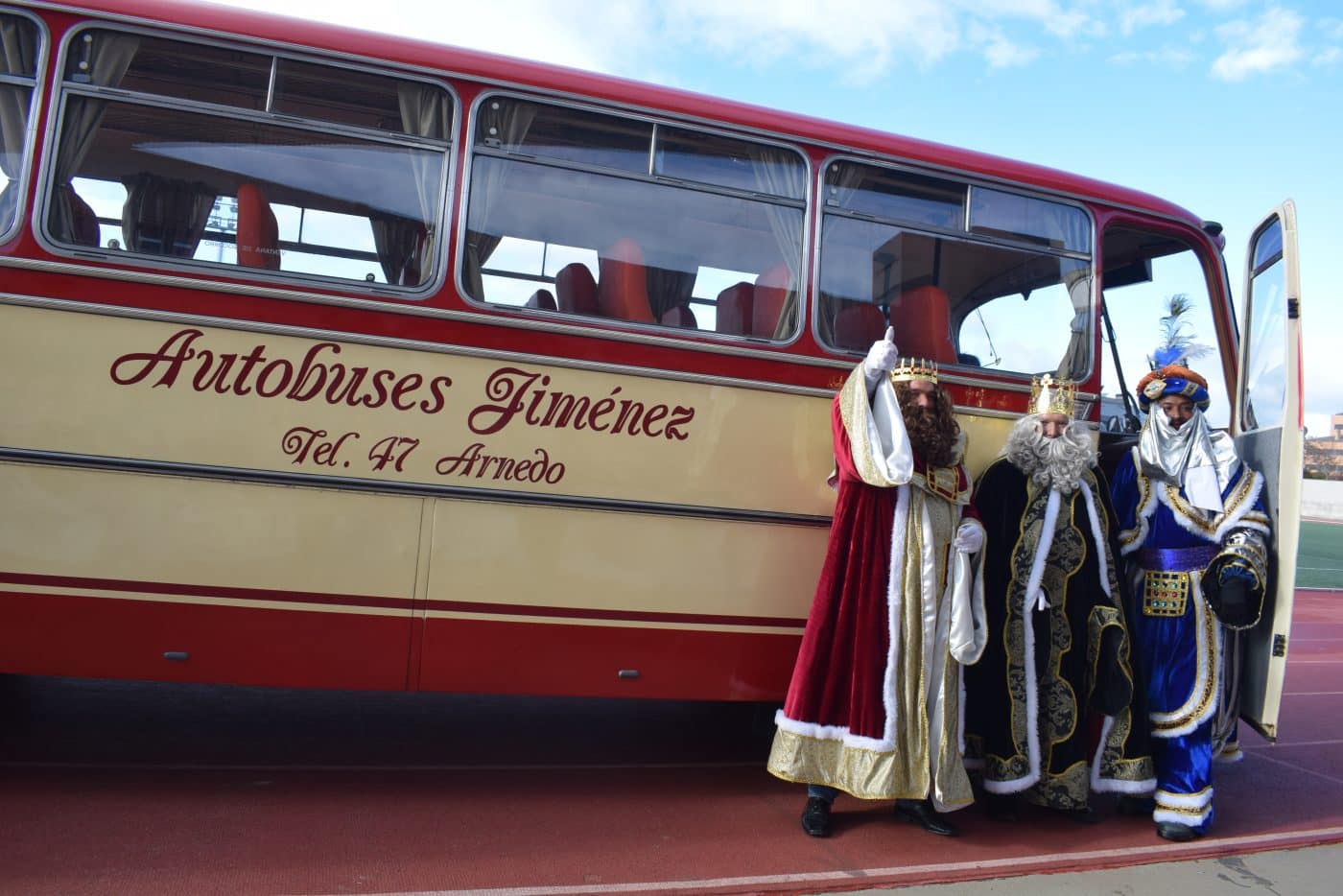 FOTOS: Los Reyes Magos llegan a Haro en un autobús de los años 60 25 FOTOS: Los Reyes Magos llegan a Haro en un autobús de los años 60 25