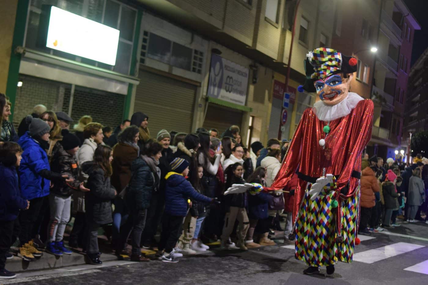 FOTOS: Los Reyes Magos reparten ilusión en Haro 10