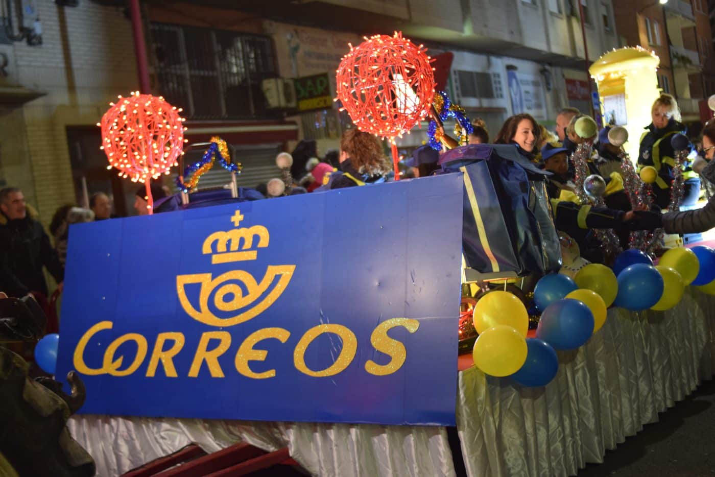 FOTOS: Los Reyes Magos reparten ilusión en Haro 16