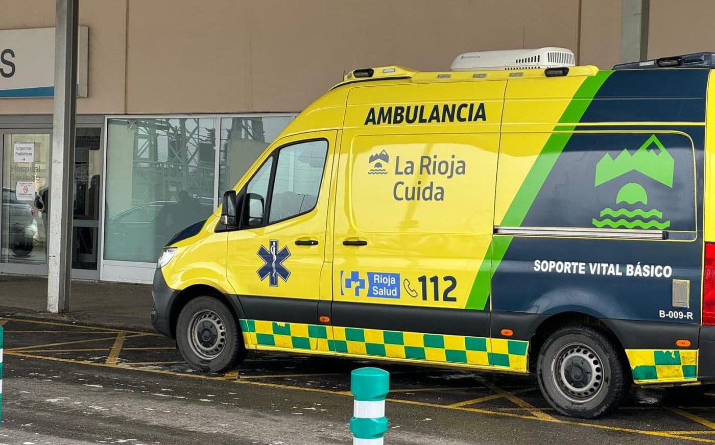 Ambulancia en Urgencias del Hospital San Pedro.