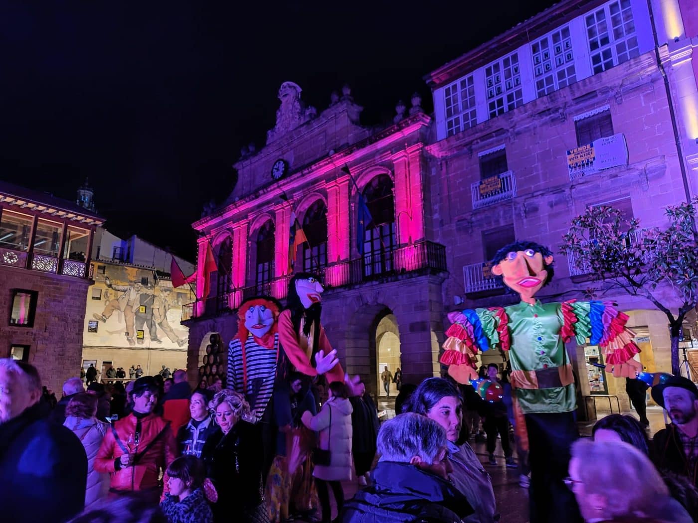 La nueva versión del Carnaval del Vino de Haro baja del cielo a leyendas de la música 11 La nueva versión del Carnaval del Vino de Haro baja del cielo a leyendas de la música 11