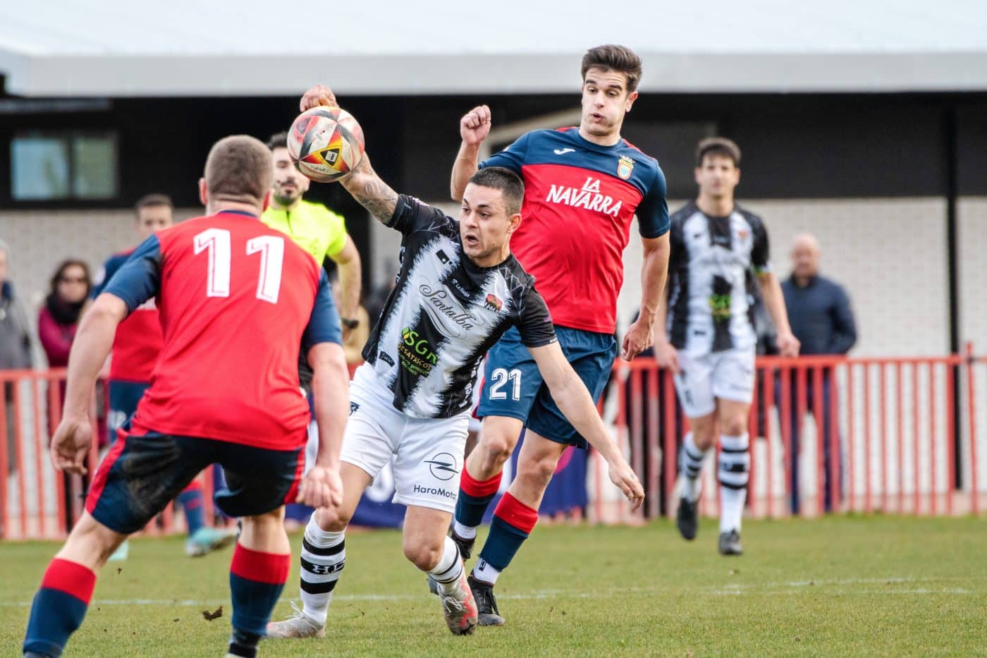 El Haro cae por la mínima en Viana y se queda a un punto del descenso 4 El Haro cae por la mínima en Viana y se queda a un punto del descenso 4