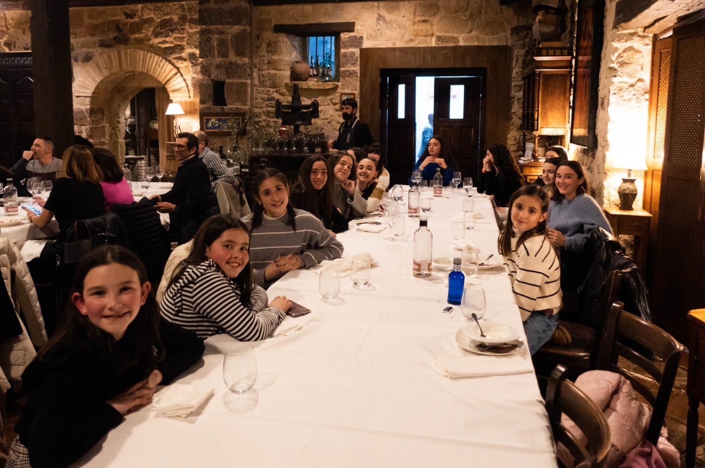 La afición del Haro Rioja Vóley disfruta de una cena en La Vieja Bodega para despedir la temporada 22