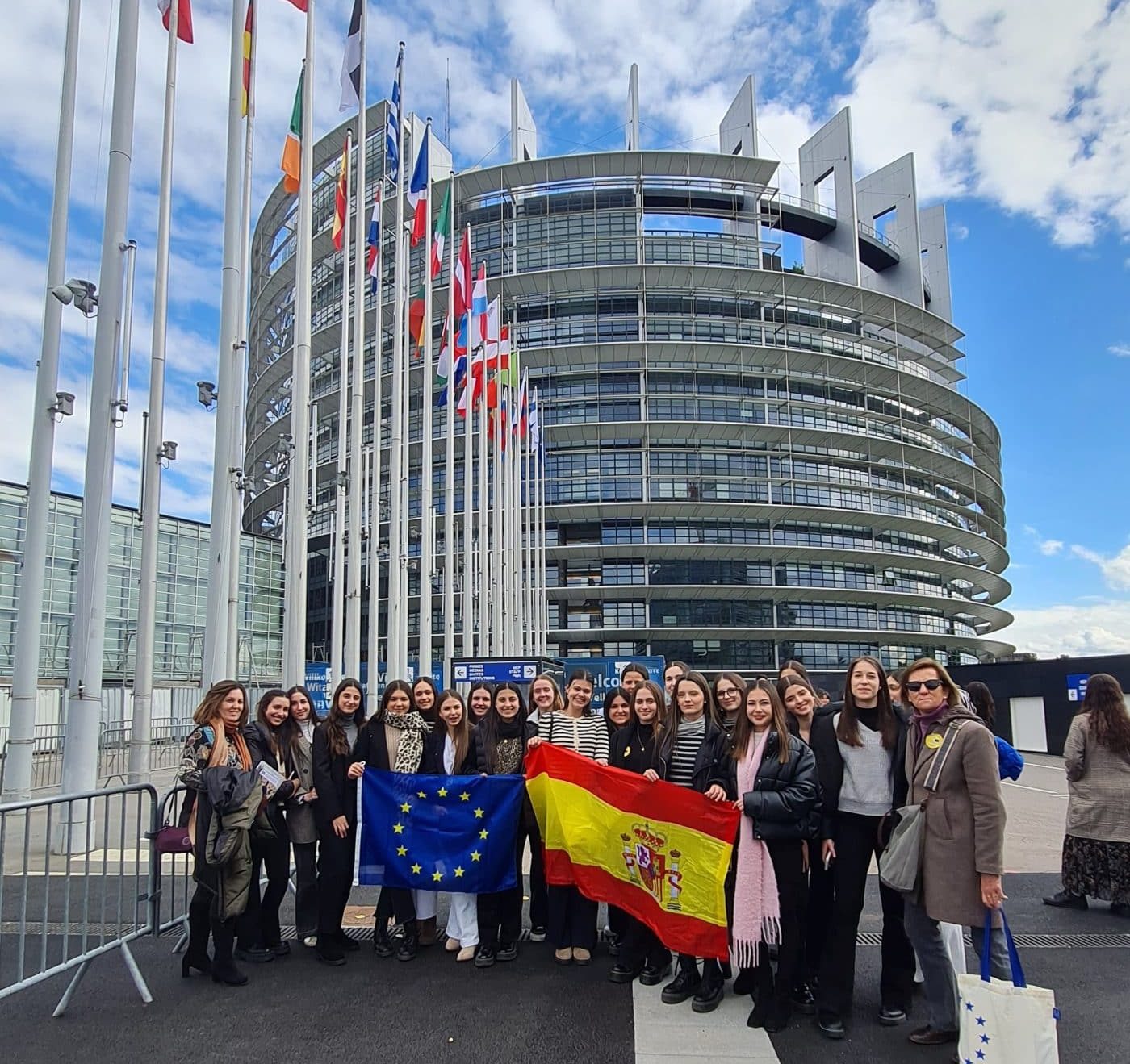 Alumnas riojanas viven la experiencia de ser europarlamentarias en Estrasburgo 1 Alumnas riojanas viven la experiencia de ser europarlamentarias en Estrasburgo 1