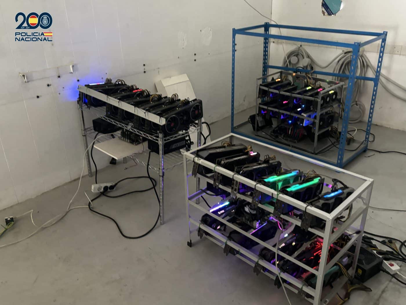 Desmanteladas dos granjas de 'criptomonedas' enganchadas a la luz de manera ilegal en un polígono en Logroño 1 Desmanteladas dos granjas de 'criptomonedas' enganchadas a la luz de manera ilegal en un polígono en Logroño 1