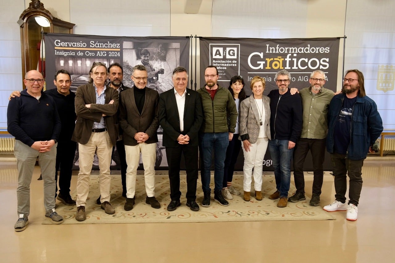Gervasio Sánchez recibe la insignia de oro de los informadores gráficos de La Rioja 1 Gervasio Sánchez recibe la insignia de oro de los informadores gráficos de La Rioja 1