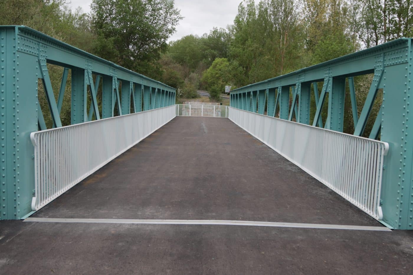 Abierto al público el nuevo mirador en el que se ha convertido el puente de Arenzana 1