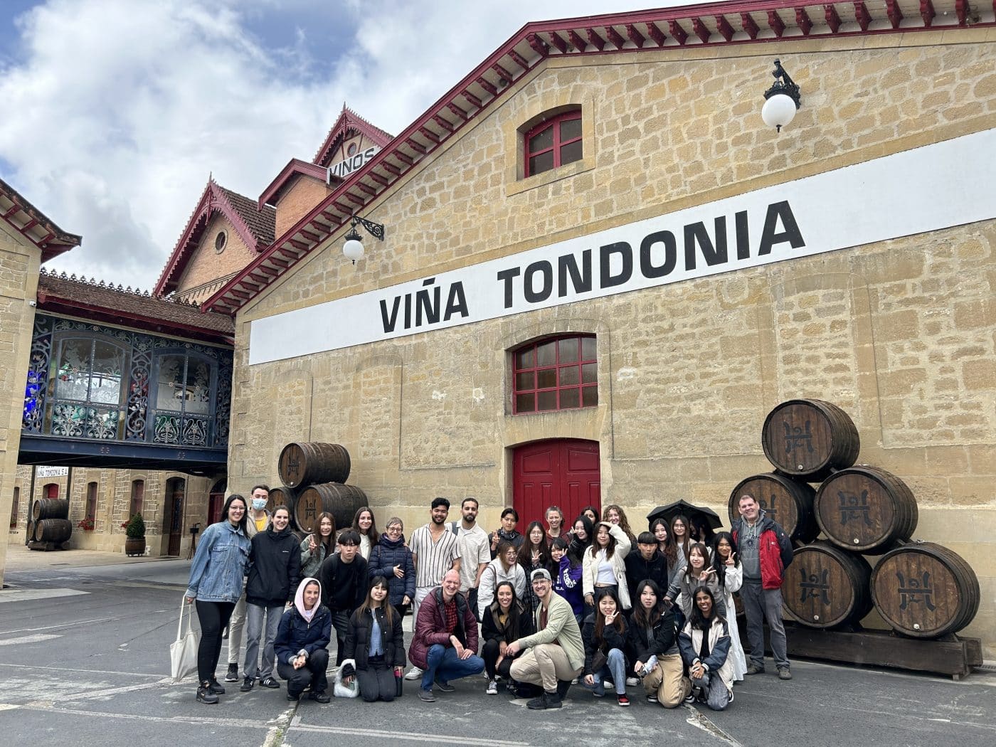 Estudiantes del Curso de Lengua y Cultura Española para Extranjeros de la UR visitan Haro 2 Estudiantes del Curso de Lengua y Cultura Española para Extranjeros de la UR visitan Haro 2