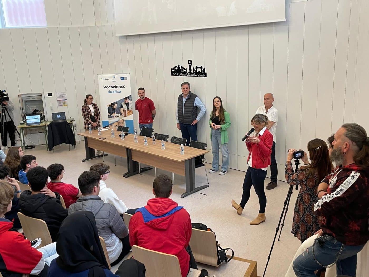 Antiguos alumnos del Cossío invitan a estudiantes de ESO a "perseguir sus sueños" a través de la FP 1