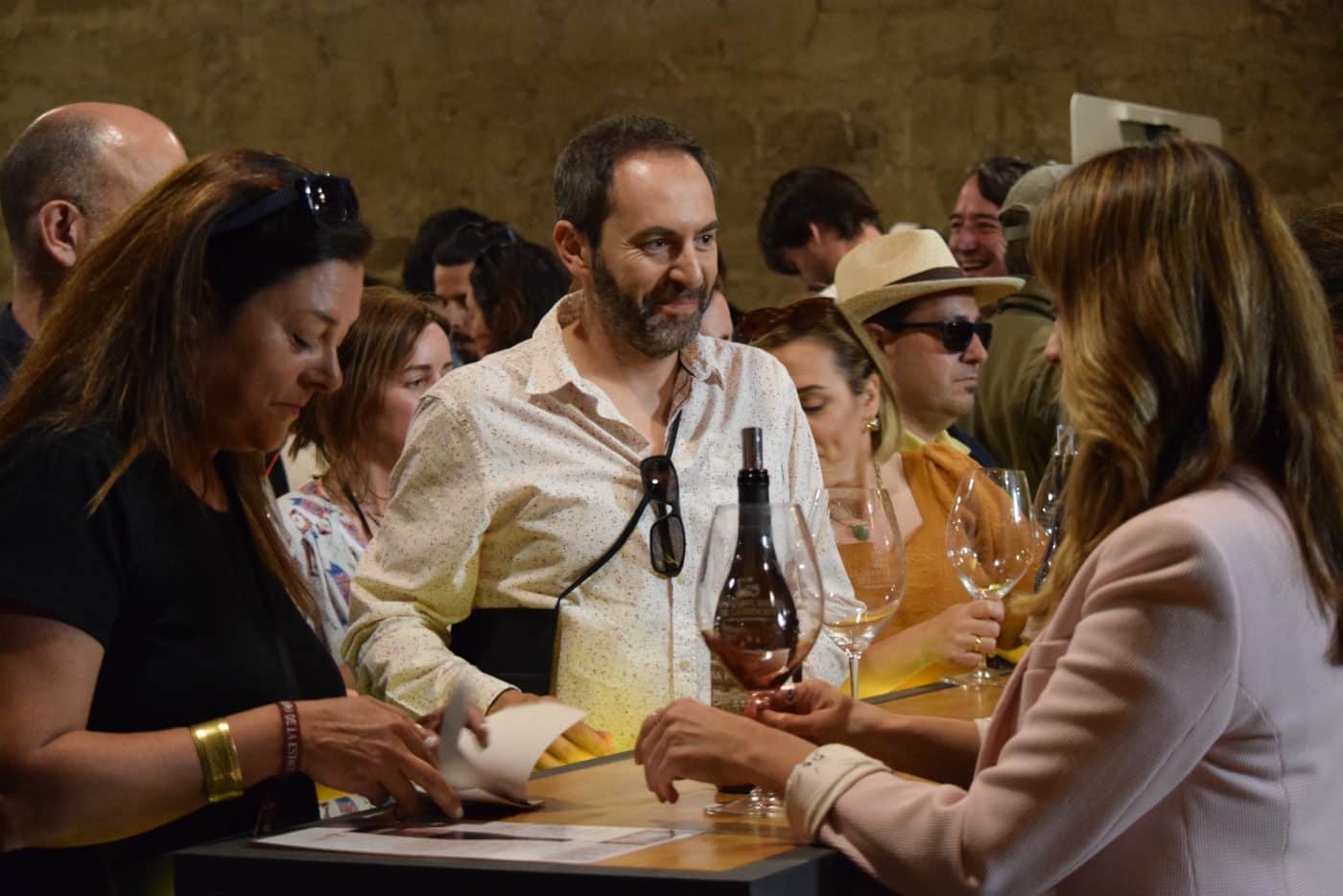 FOTOS: La Cata del Barrio de la Estación reúne en Haro a más de 3.500 viajeros 40 FOTOS: La Cata del Barrio de la Estación reúne en Haro a más de 3.500 viajeros 40