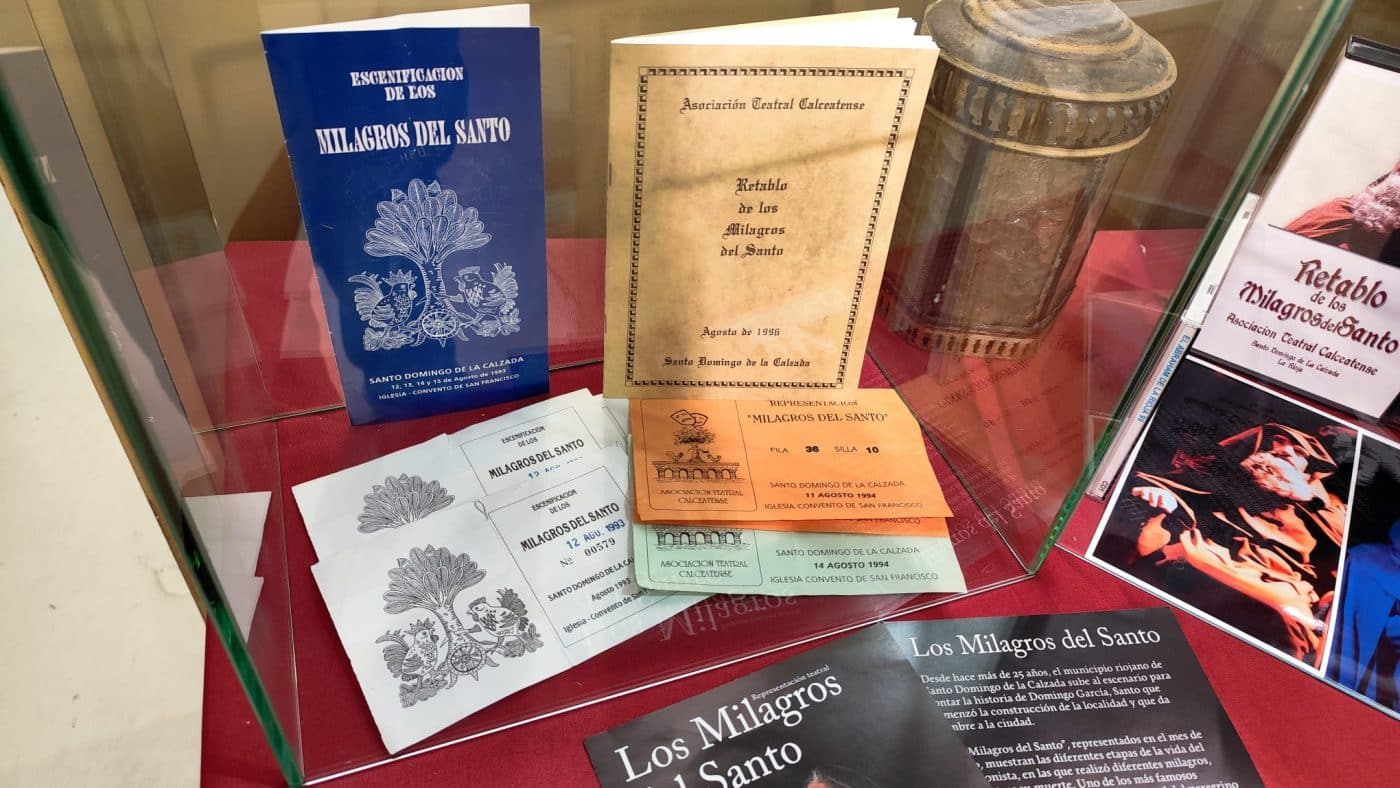 Una exposición repasa los 30 años de historia de Los Milagros del Santo 4 Una exposición repasa los 30 años de historia de Los Milagros del Santo 4