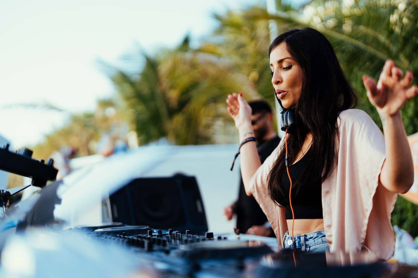 B Jones, la DJ del momento, dará ritmo a la noche de San Juan en Haro 1 B Jones, la DJ del momento, dará ritmo a la noche de San Juan en Haro 1