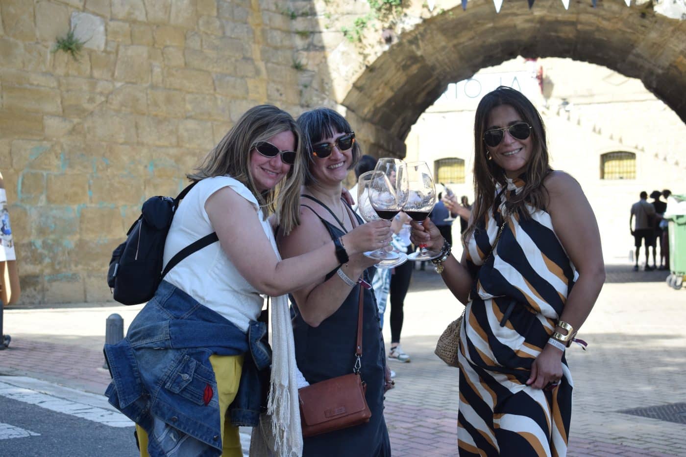 FOTOS: La Cata del Barrio de la Estación reúne en Haro a más de 3.500 viajeros 3 FOTOS: La Cata del Barrio de la Estación reúne en Haro a más de 3.500 viajeros 3