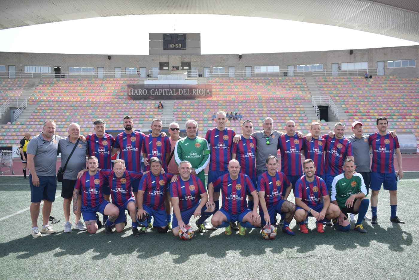 FOTOS: Los Veteranos del Haro Deportivo reciben en el Luis de la Fuente a los Kubalas de Barcelona 10 FOTOS: Los Veteranos del Haro Deportivo reciben en el Luis de la Fuente a los Kubalas de Barcelona 10