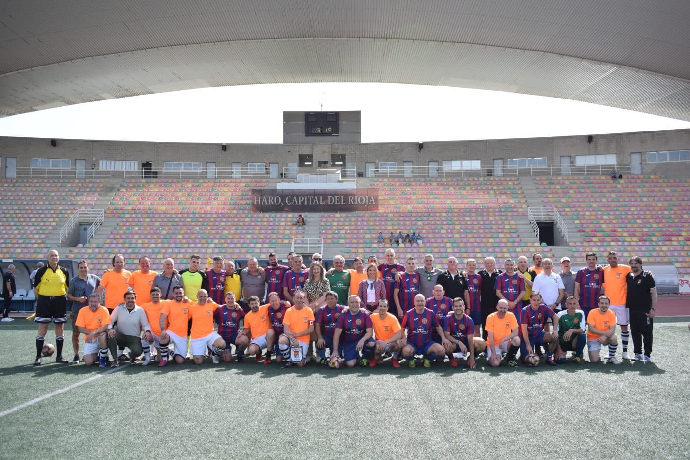 FOTOS: Los Veteranos del Haro Deportivo reciben en el Luis de la Fuente a los Kubalas de Barcelona 3 FOTOS: Los Veteranos del Haro Deportivo reciben en el Luis de la Fuente a los Kubalas de Barcelona 3