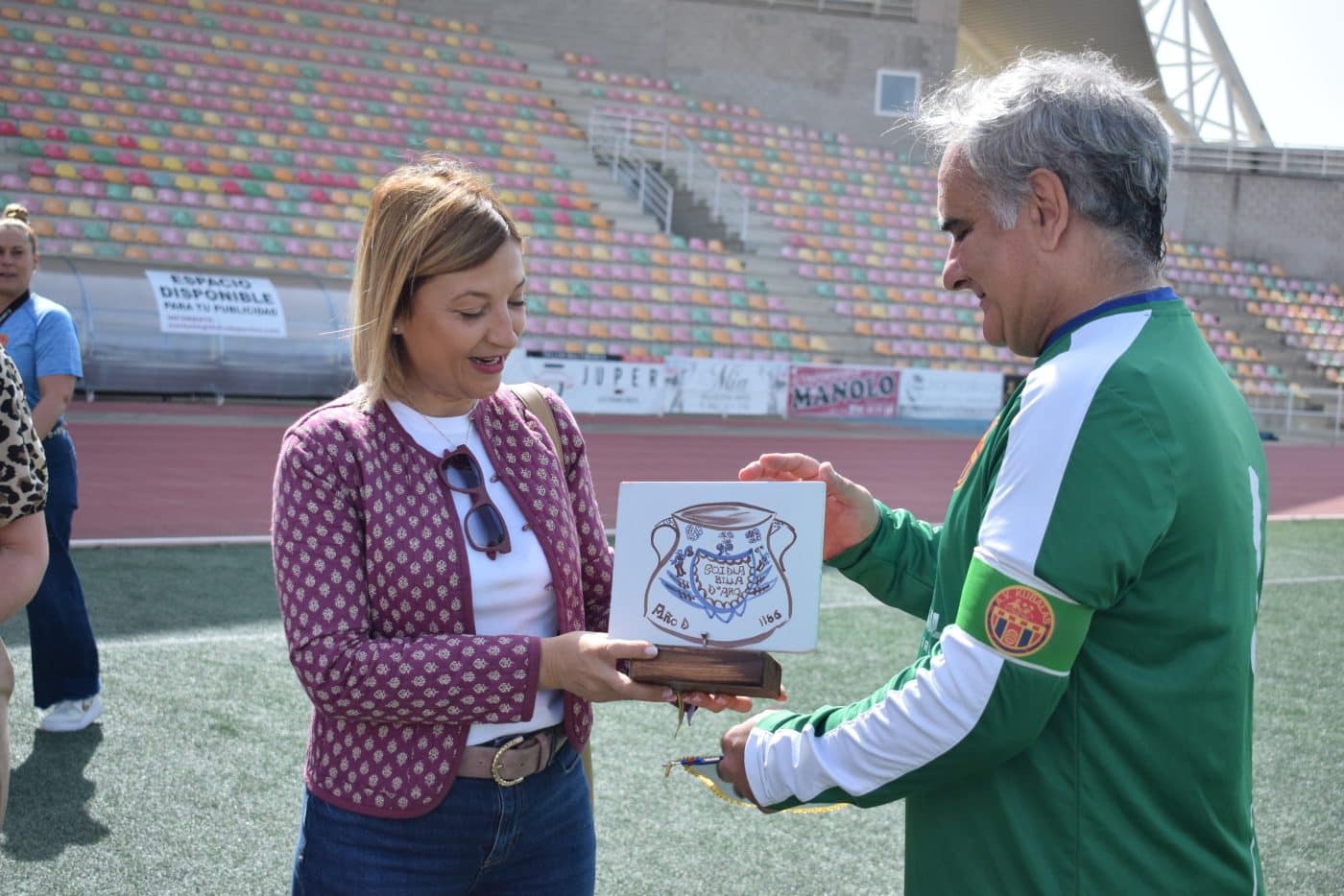 FOTOS: Los Veteranos del Haro Deportivo reciben en el Luis de la Fuente a los Kubalas de Barcelona 9 FOTOS: Los Veteranos del Haro Deportivo reciben en el Luis de la Fuente a los Kubalas de Barcelona 9