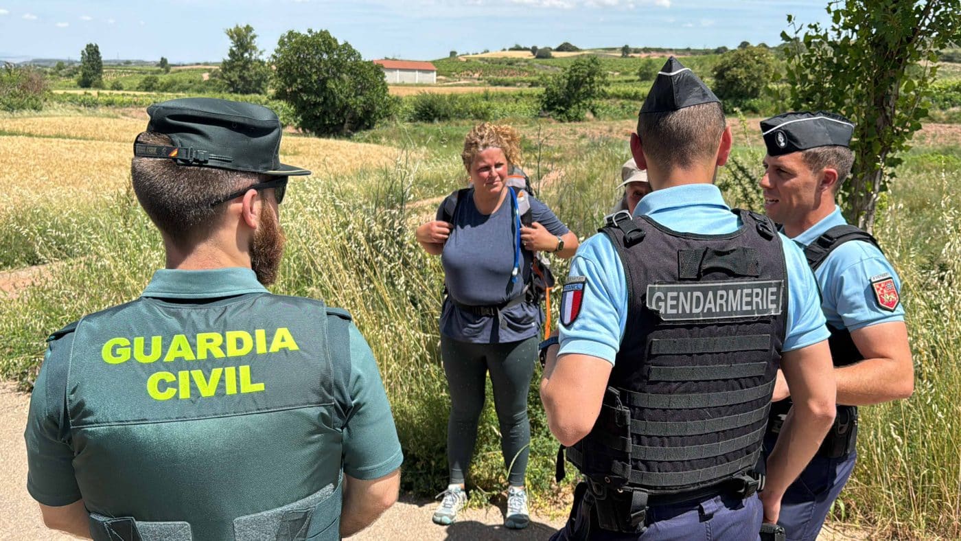 Guardia Civil y Gendarmería velan por los peregrinos en el Camino de Santiago a su paso por La Rioja 1