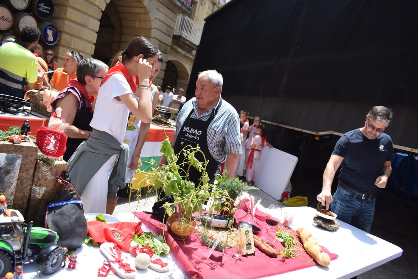 Haro proclama a los Abuelos del Vino 2024 y premia sus mejores caracoles de fiestas 27 Haro proclama a los Abuelos del Vino 2024 y premia sus mejores caracoles de fiestas 27