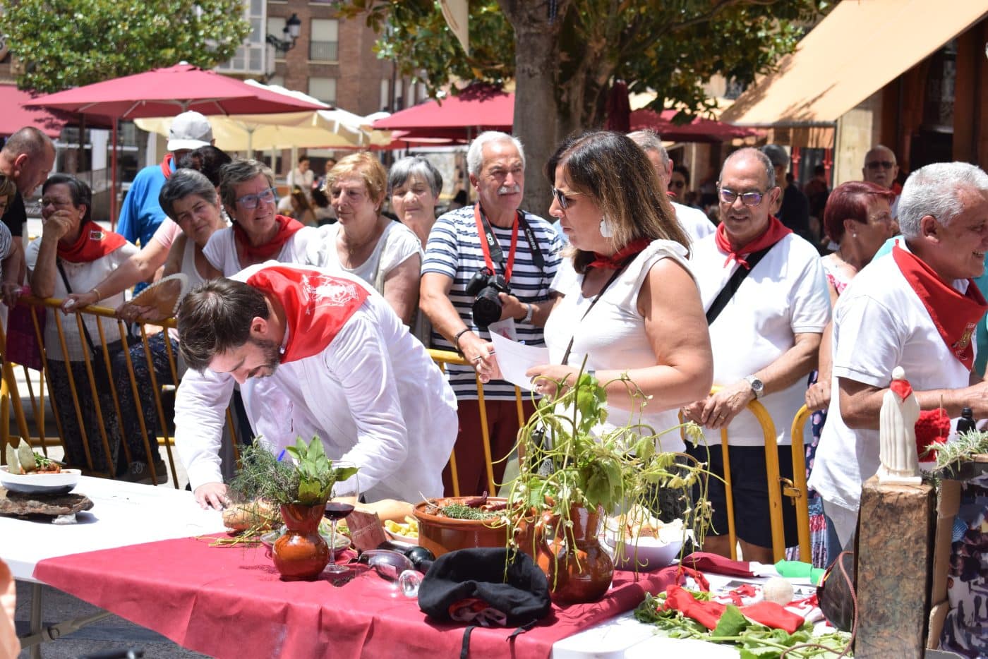 Haro proclama a los Abuelos del Vino 2024 y premia sus mejores caracoles de fiestas 4 Haro proclama a los Abuelos del Vino 2024 y premia sus mejores caracoles de fiestas 4