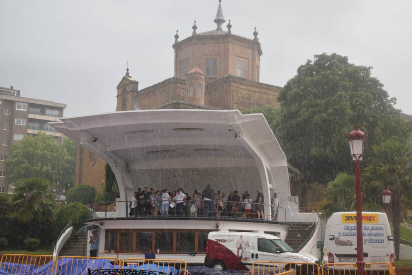 La tormenta estropea el miércoles de fiestas en Haro 2 La tormenta estropea el miércoles de fiestas en Haro 2
