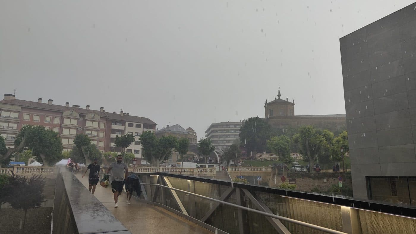La tormenta estropea el miércoles de fiestas en Haro 9 La tormenta estropea el miércoles de fiestas en Haro 9
