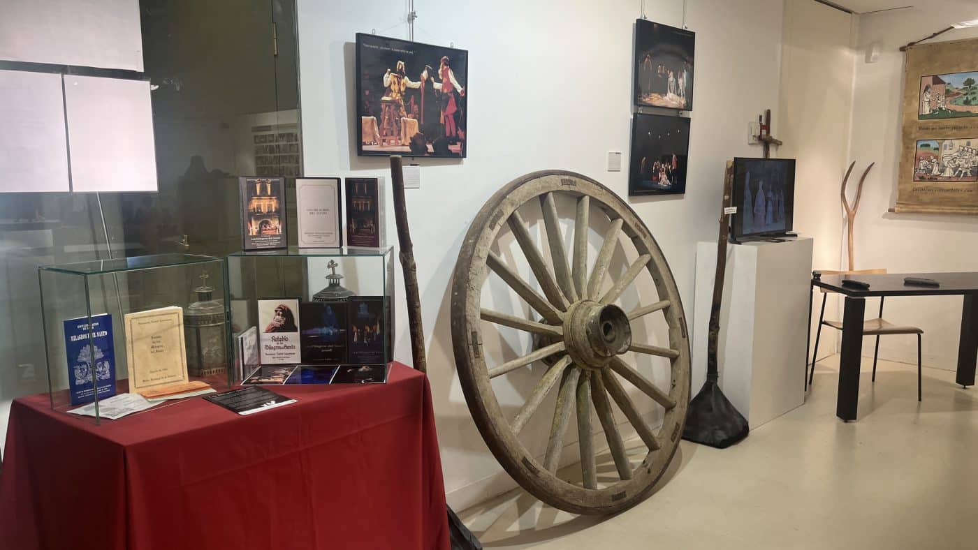 Una exposición repasa los 30 años de historia de Los Milagros del Santo 2 Una exposición repasa los 30 años de historia de Los Milagros del Santo 2