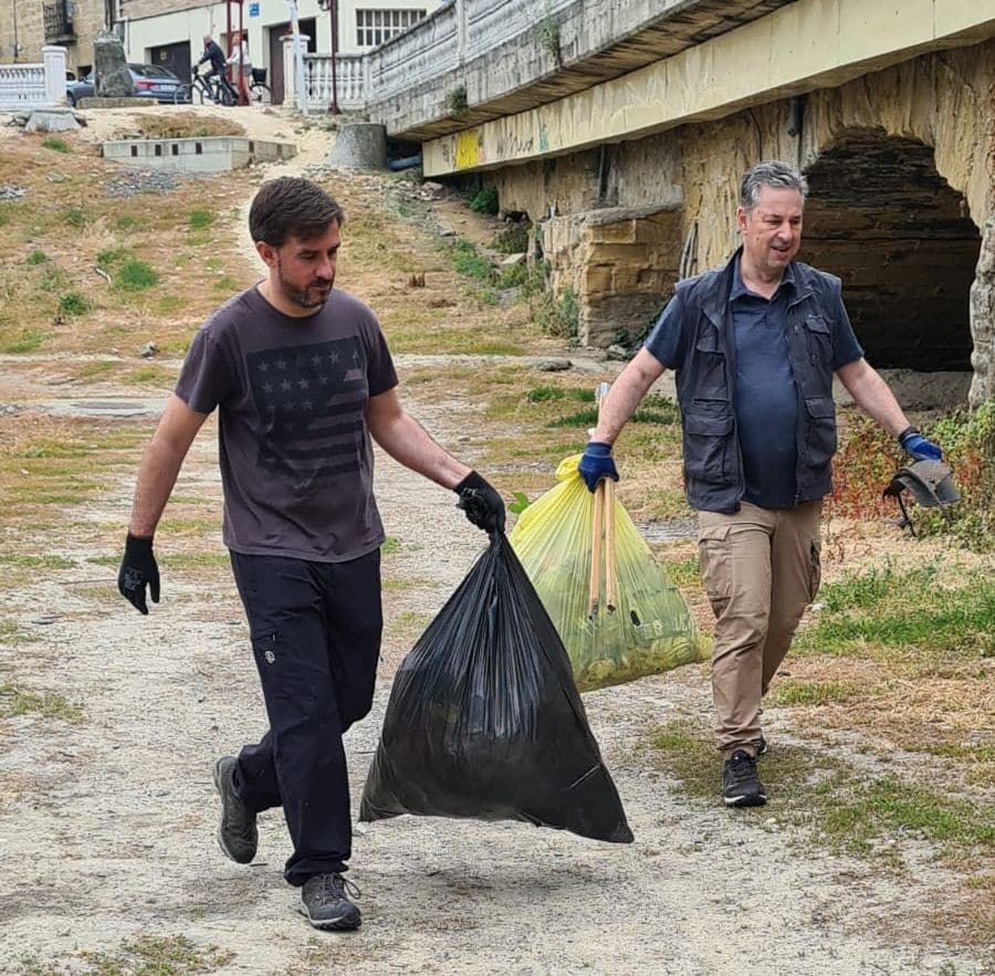 Vecinos de Haro se unen para limpiar la ribera del Tirón 2 Vecinos de Haro se unen para limpiar la ribera del Tirón 2
