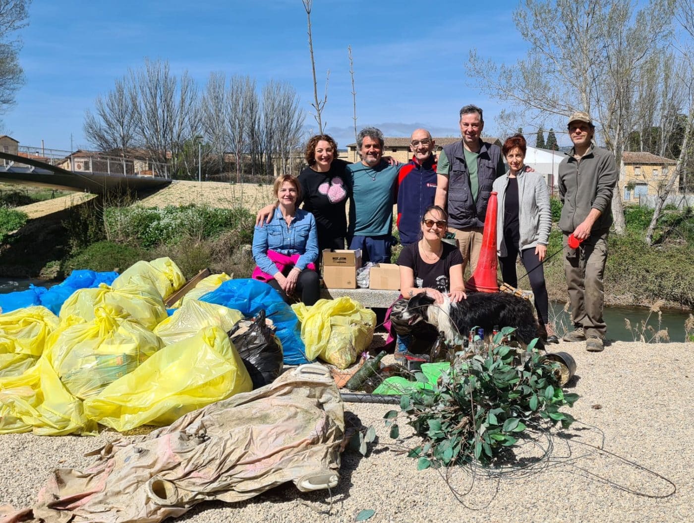 Vecinos de Haro se unen para limpiar la ribera del Tirón 6 Vecinos de Haro se unen para limpiar la ribera del Tirón 6