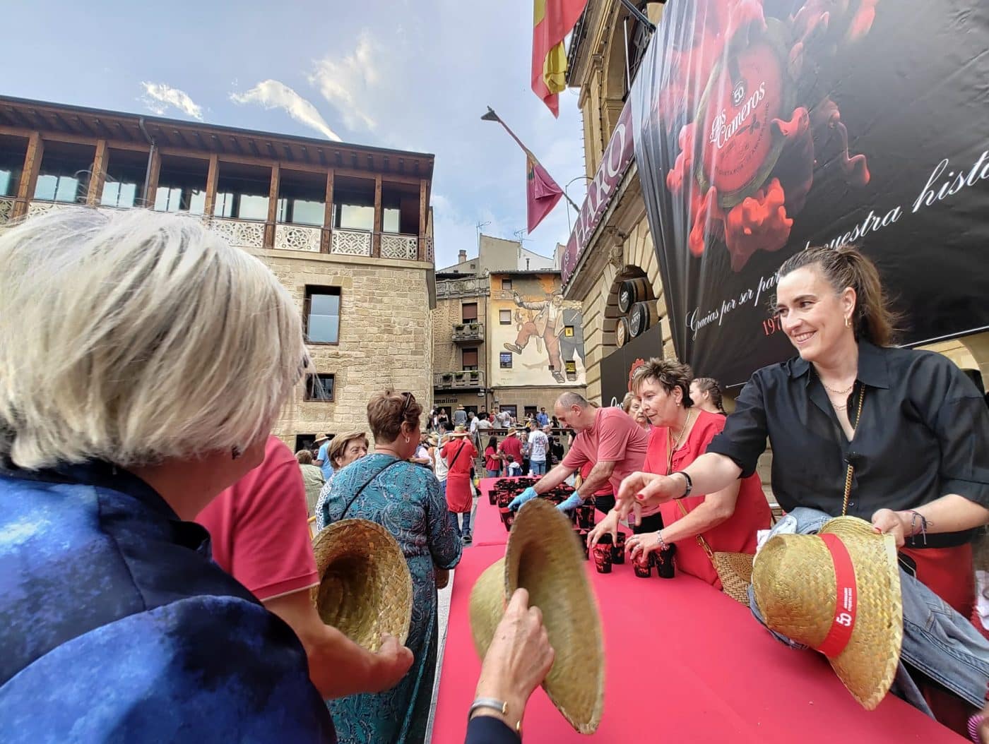 Los Cameros recauda más de 1.300 euros para Cruz Roja en su degustación solidaria 10 Los Cameros recauda más de 1.300 euros para Cruz Roja en su degustación solidaria 10