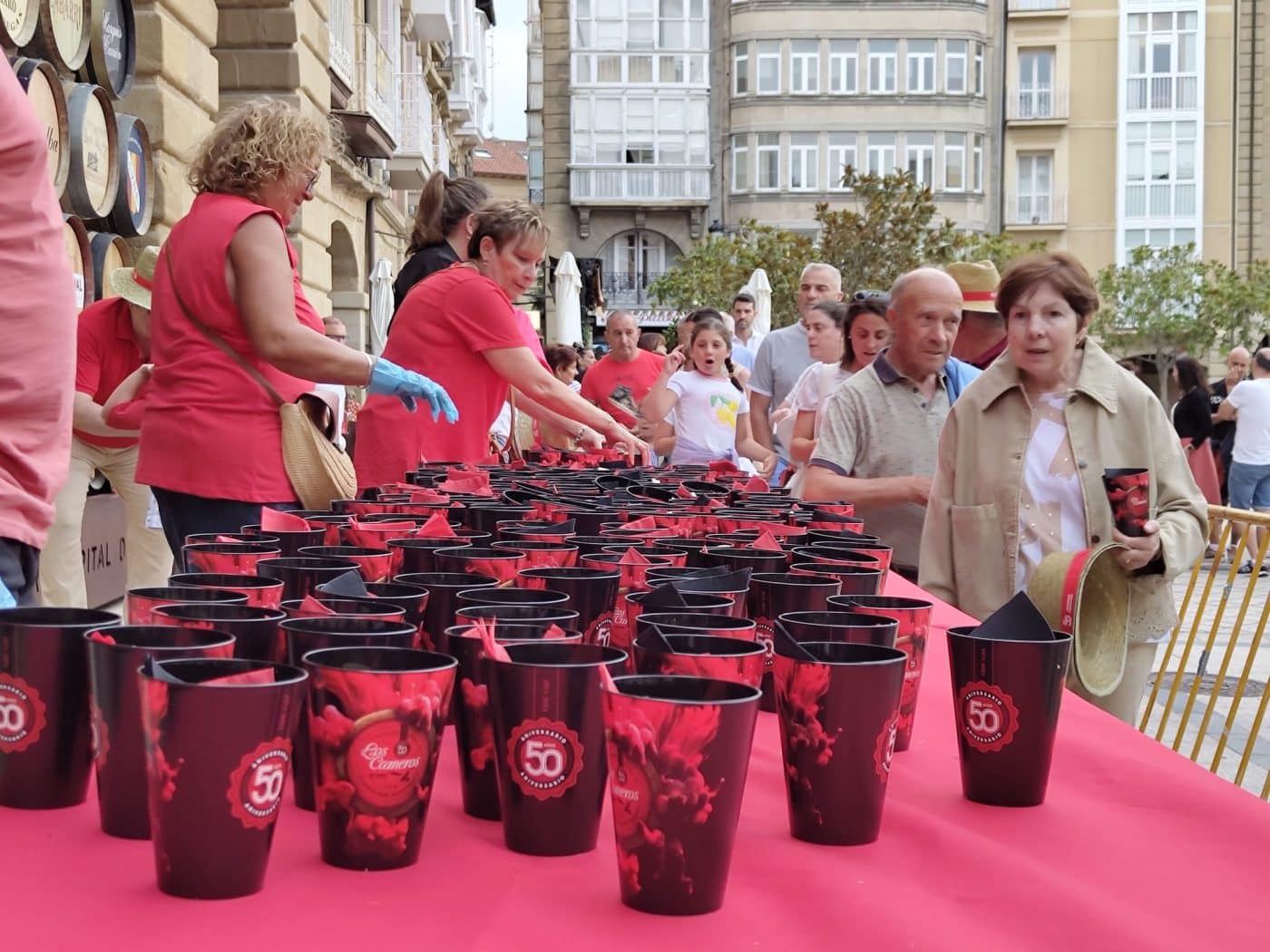 Los Cameros recauda más de 1.300 euros para Cruz Roja en su degustación solidaria 12 Los Cameros recauda más de 1.300 euros para Cruz Roja en su degustación solidaria 12