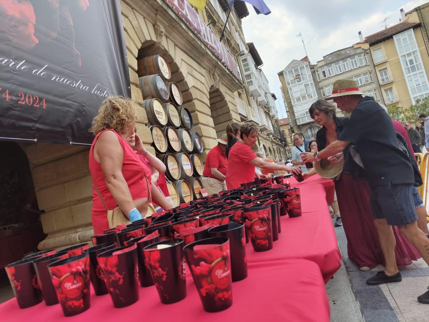 Los Cameros recauda más de 1.300 euros para Cruz Roja en su degustación solidaria 11 Los Cameros recauda más de 1.300 euros para Cruz Roja en su degustación solidaria 11