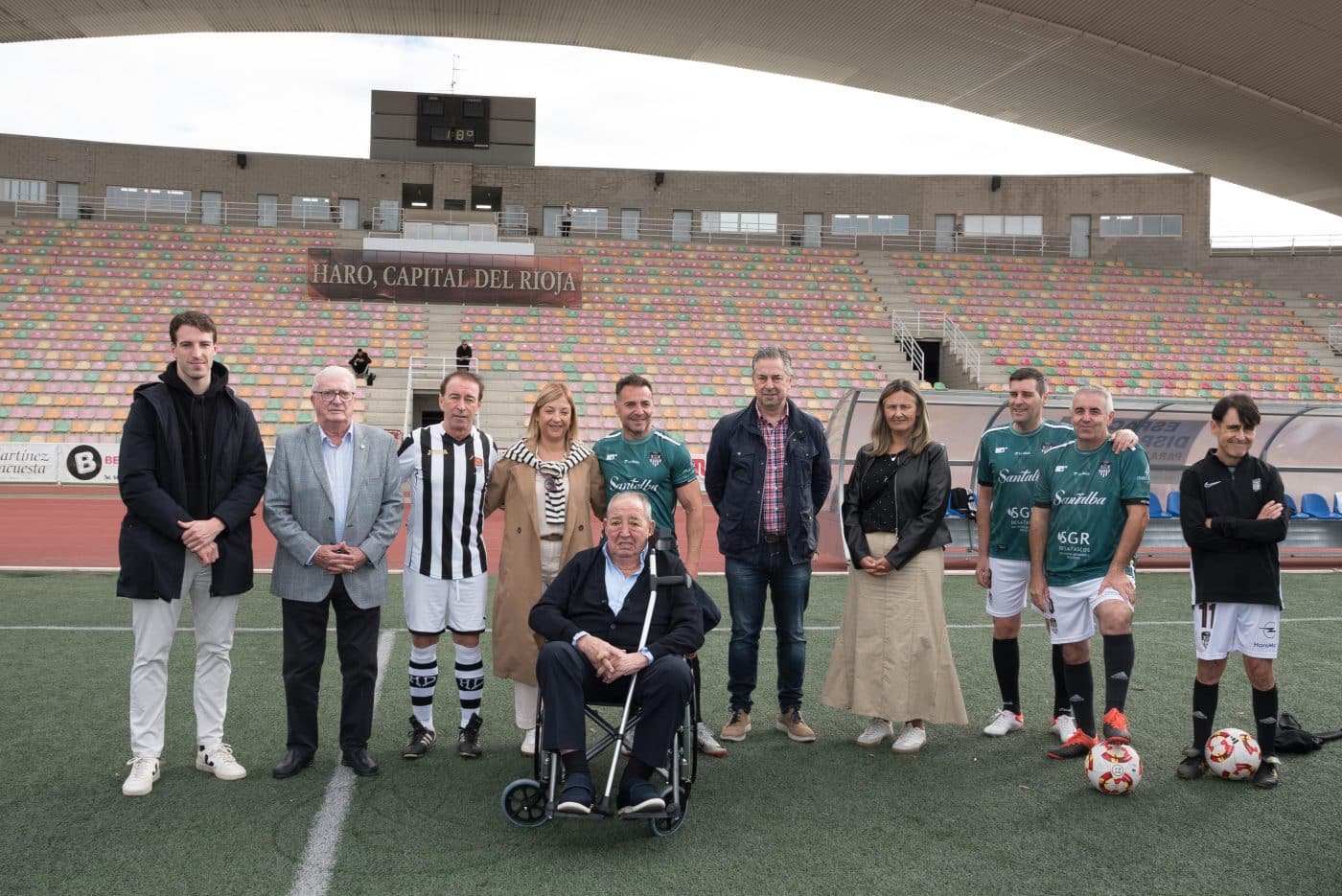 Los Veteranos del Haro Deportivo homenajean a sus exjugadores en el Luis de la Fuente 8 Los Veteranos del Haro Deportivo homenajean a sus exjugadores en el Luis de la Fuente 8