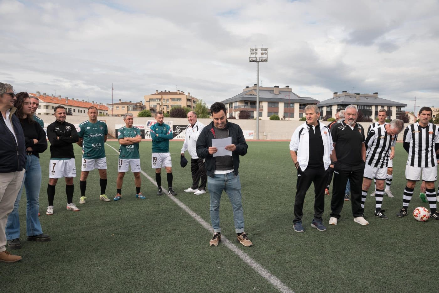 Los Veteranos del Haro Deportivo homenajean a sus exjugadores en el Luis de la Fuente 5 Los Veteranos del Haro Deportivo homenajean a sus exjugadores en el Luis de la Fuente 5