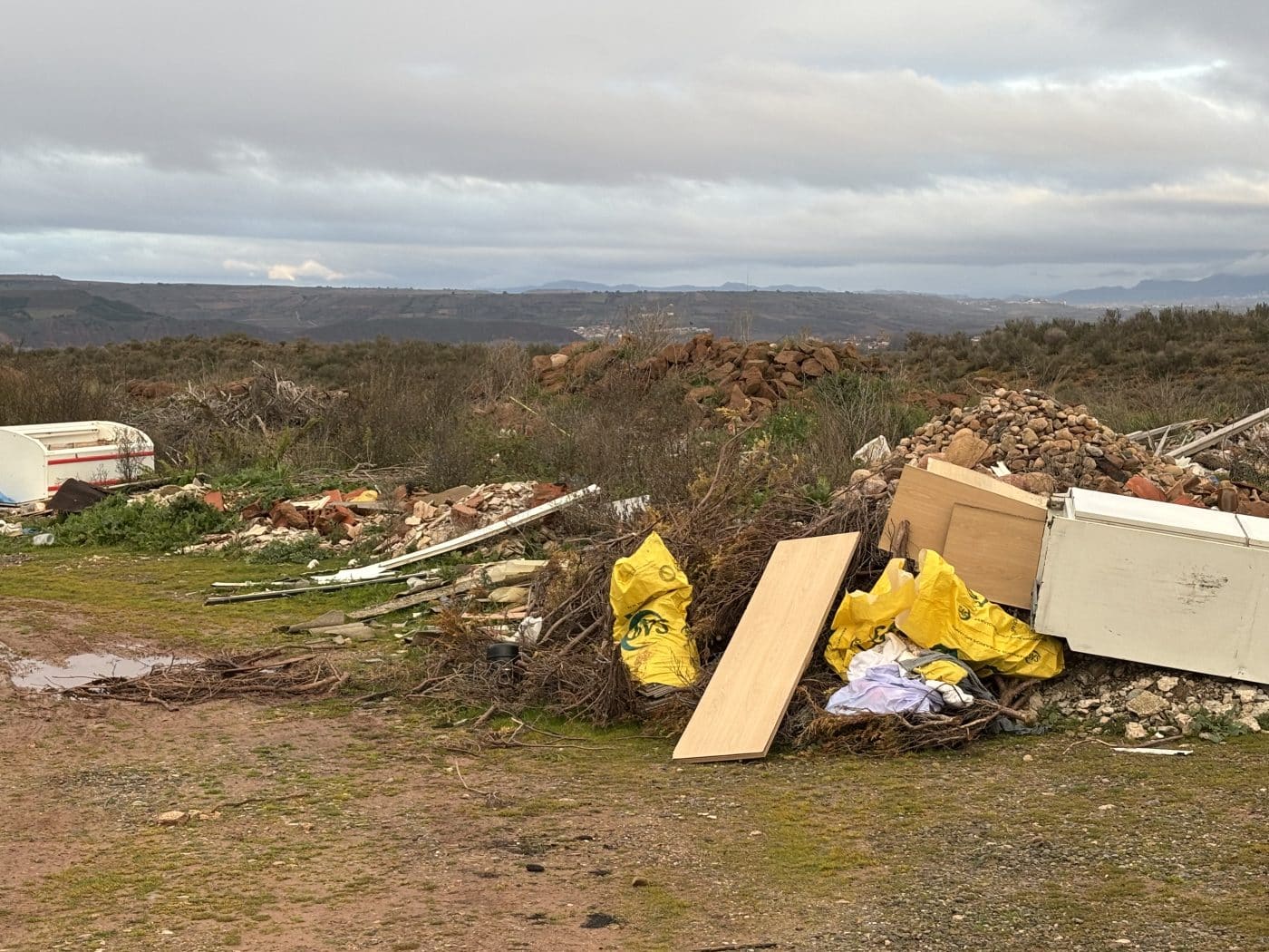 Amigos de la Tierra La Rioja vuelve a denunciar el basurero en Nájera junto al Camino de Santiago 1