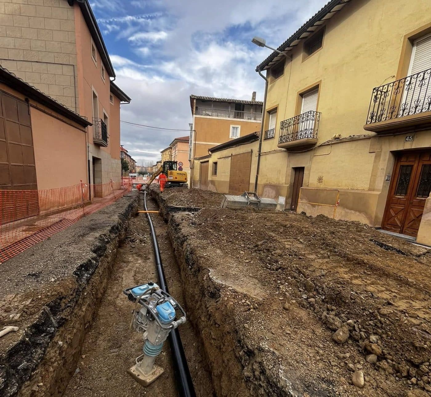 Avanzan en Casalarreina las obras en la calle Las Oes y en avenida de la Paz 1