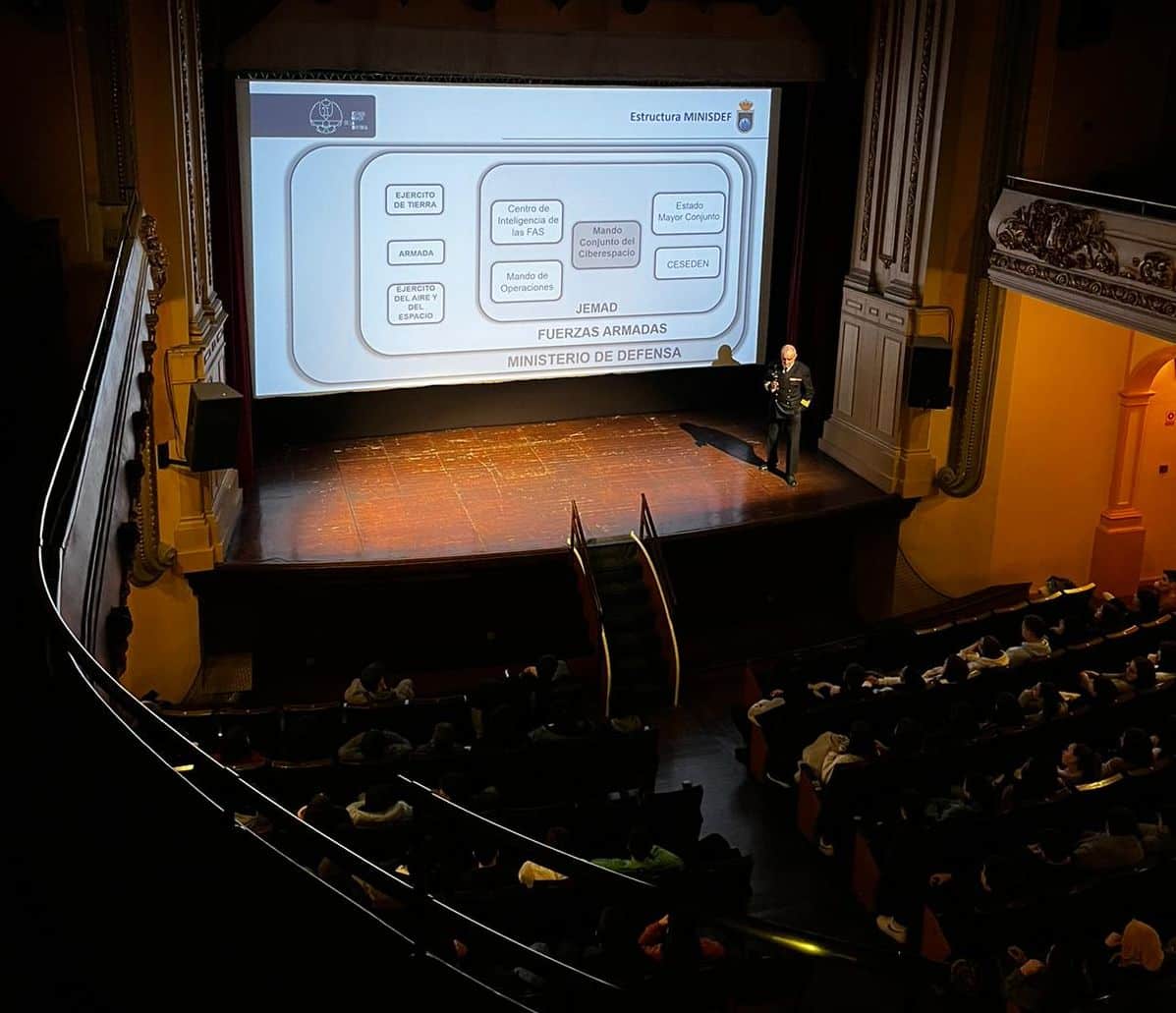 "Internet ha venido para quedarse, hay que convivir con ello y el sentido común es nuestra mejor defensa" 1