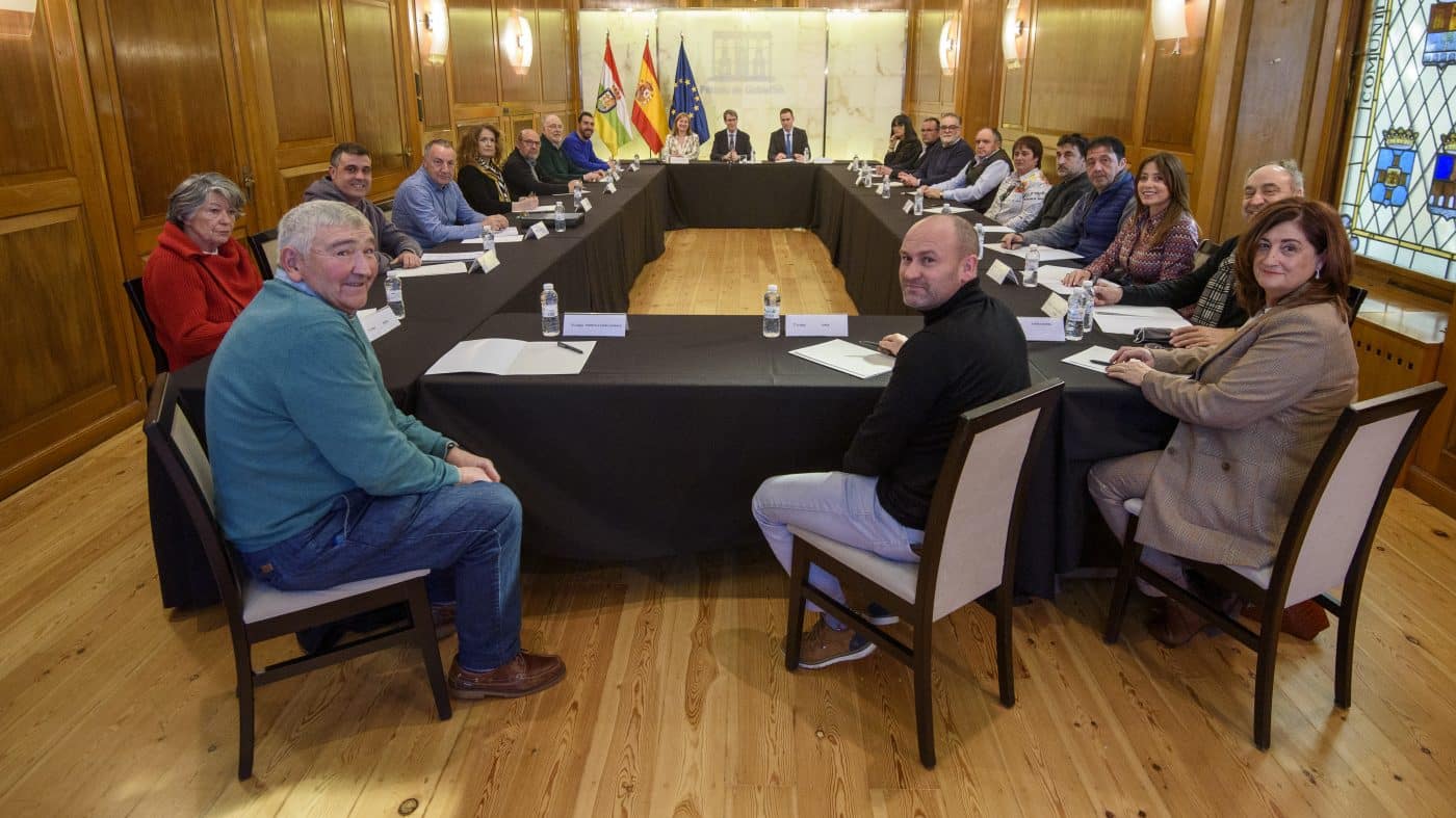 Capellán se reúne con alcaldes y alcaldesas de la comarca de Nájera para analizar y compartir retos comunes 1