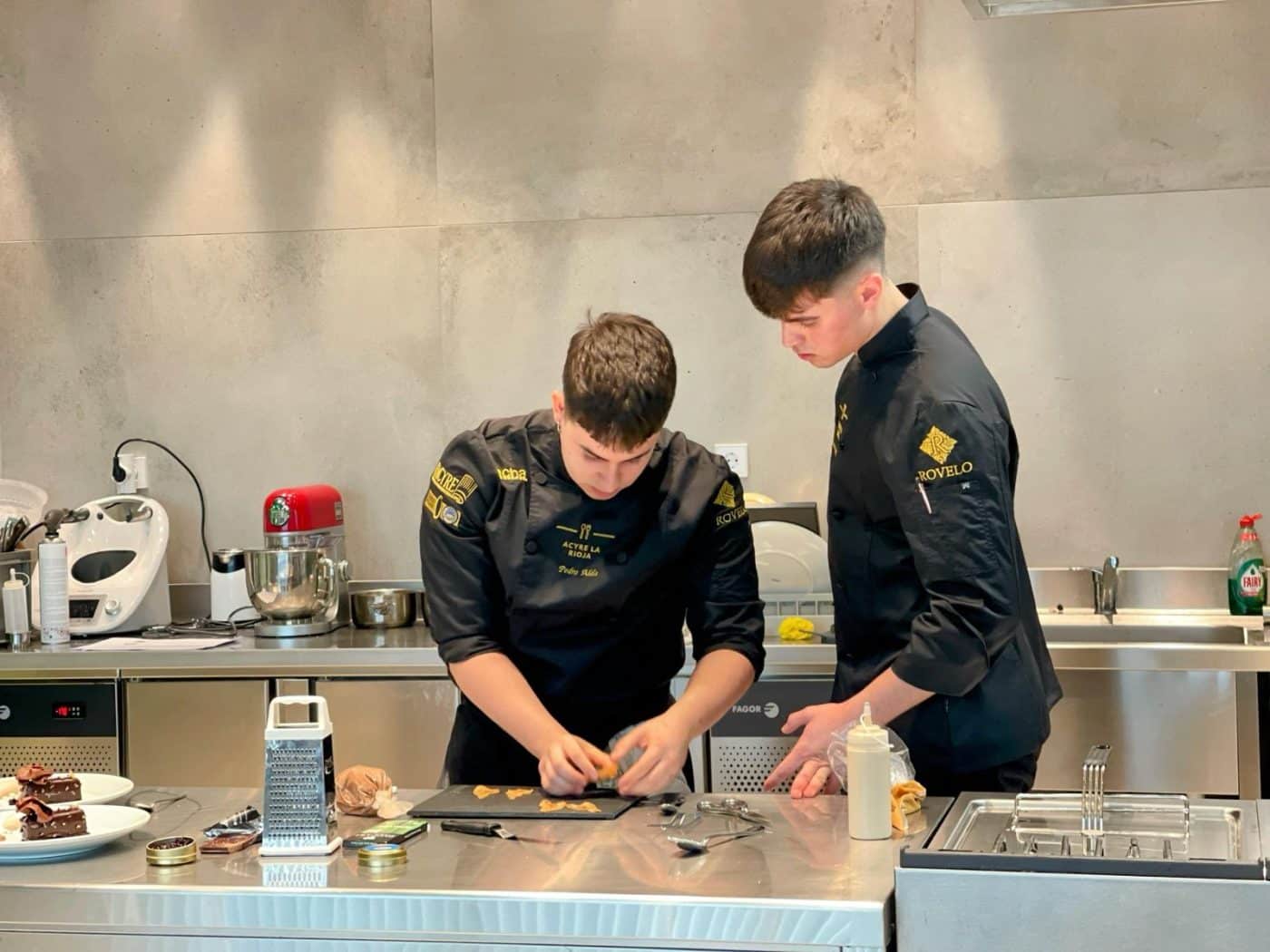 Cristian Solana y Pedro Alda, ganadores del V Campeonato Regional de Cocina y Repostería de La Rioja 2 Cristian Solana y Pedro Alda, ganadores del V Campeonato Regional de Cocina y Repostería de La Rioja 2