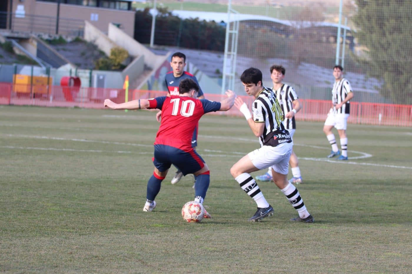 El Haro paga su falta de pegada y se marcha de vacío de Viana 5 El Haro paga su falta de pegada y se marcha de vacío de Viana 5