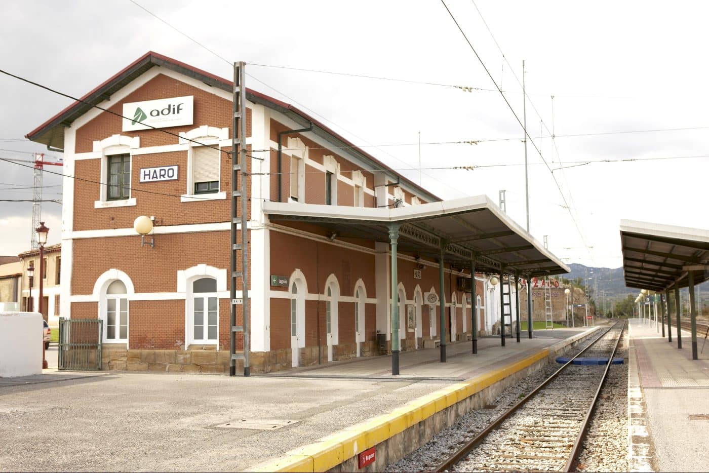 El Ministerio licita por 23,4 millones de euros la renovación de la electrificación de la línea Miranda de Ebro-Logroño 1